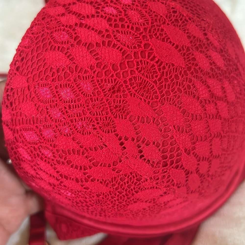 Victorias Secret Bombshell Bra - Picture 7 of 7